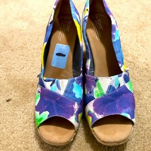 Tom’s Floral Espadrilles size 12